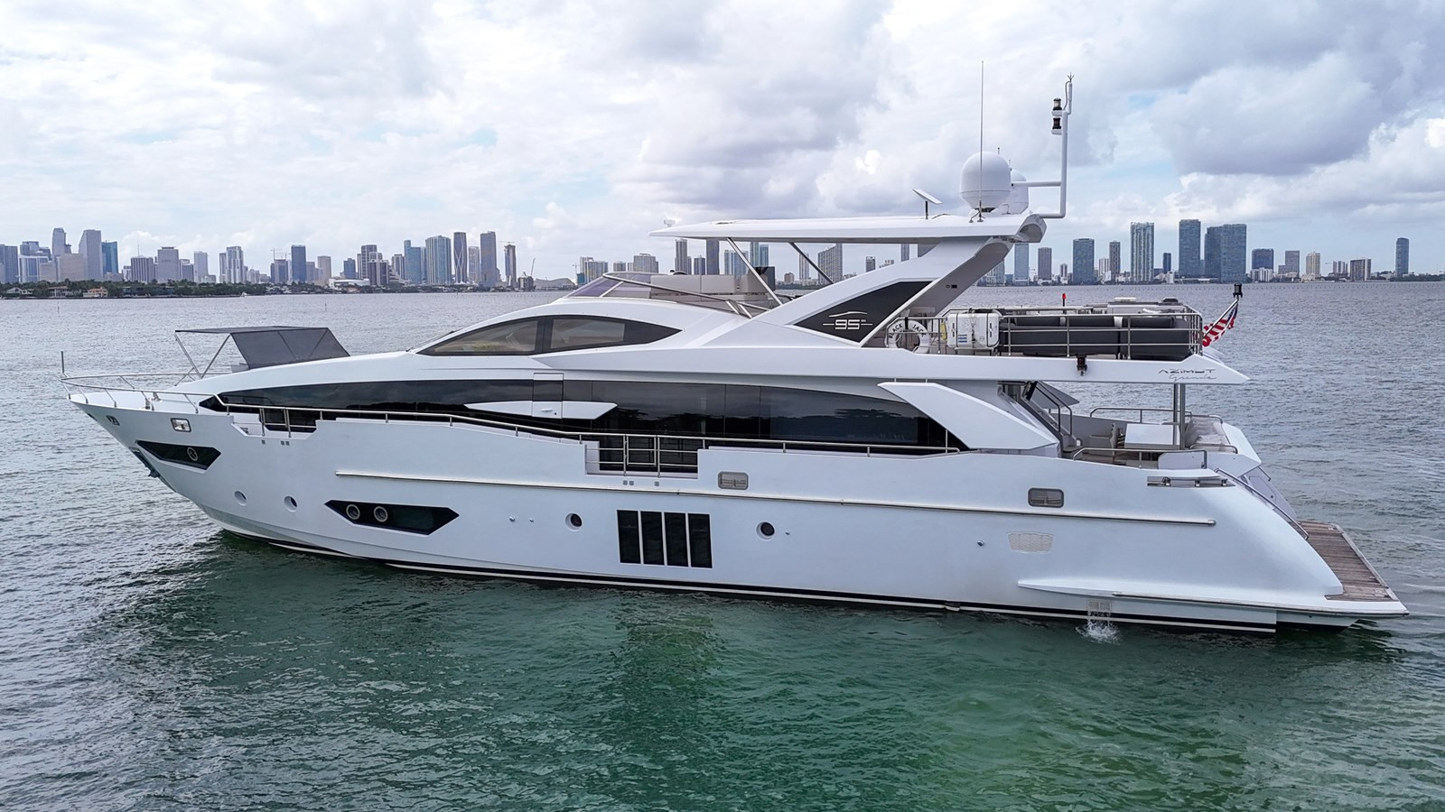 https://arconyachts.ams3.digitaloceanspaces.com/76428/conversions/large_4426552-optimize.jpg