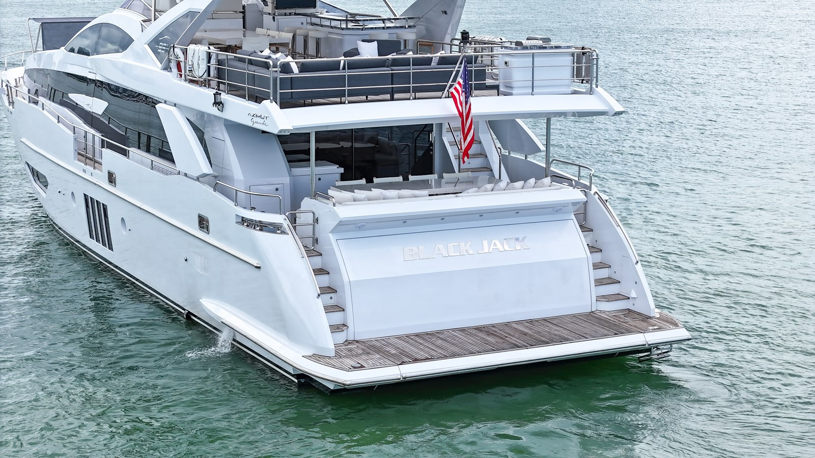 https://arconyachts.ams3.digitaloceanspaces.com/76442/conversions/large_4426556-optimize.jpg