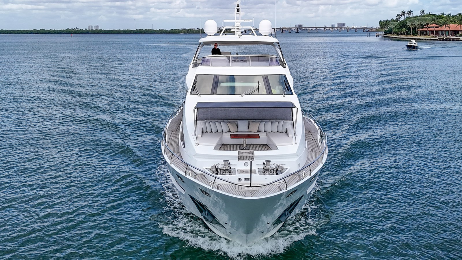 https://arconyachts.ams3.digitaloceanspaces.com/76483/conversions/large_4426569-optimize.jpg