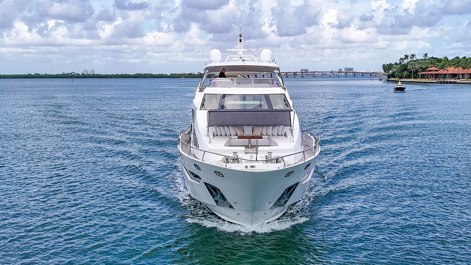 https://arconyachts.ams3.digitaloceanspaces.com/76486/conversions/large_4426570-optimize.jpg