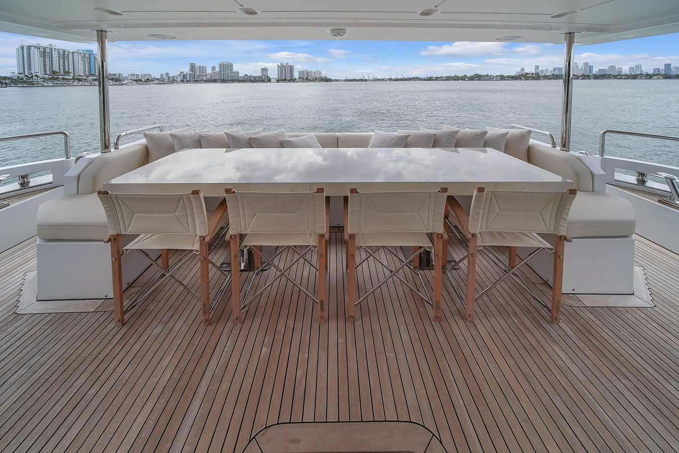 https://arconyachts.ams3.digitaloceanspaces.com/76502/conversions/large_4426575-optimize.jpg