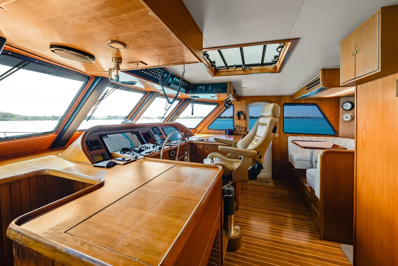 https://arconyachts.ams3.digitaloceanspaces.com/76503/conversions/large_4572796-optimize.jpg