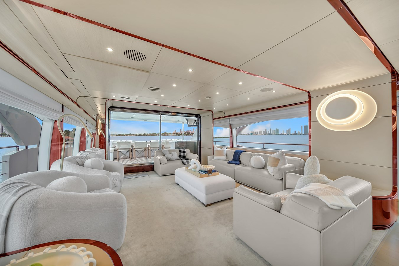 https://arconyachts.ams3.digitaloceanspaces.com/76526/conversions/large_4426583-optimize.jpg
