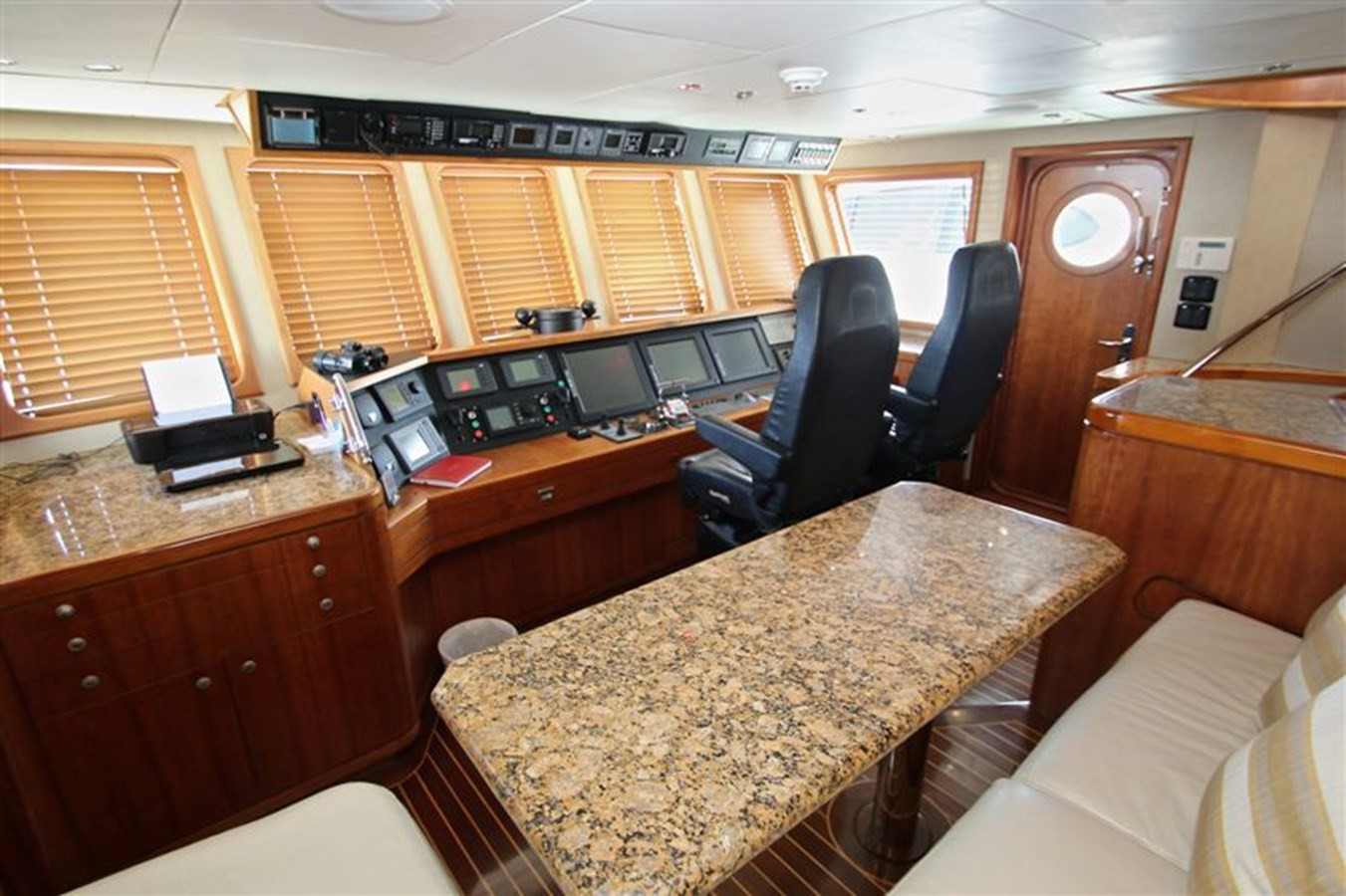 https://arconyachts.ams3.digitaloceanspaces.com/76531/conversions/large_4545895-optimize.jpg