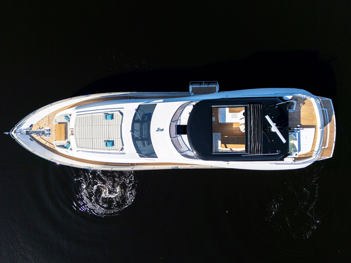 https://arconyachts.ams3.digitaloceanspaces.com/76639/conversions/large_4839387-optimize.jpg