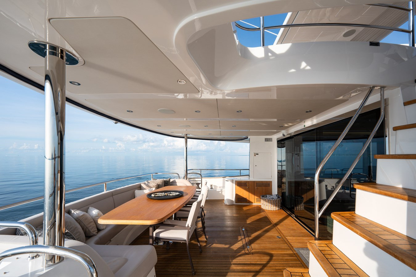 https://arconyachts.ams3.digitaloceanspaces.com/76644/conversions/large_3898335-optimize.jpg
