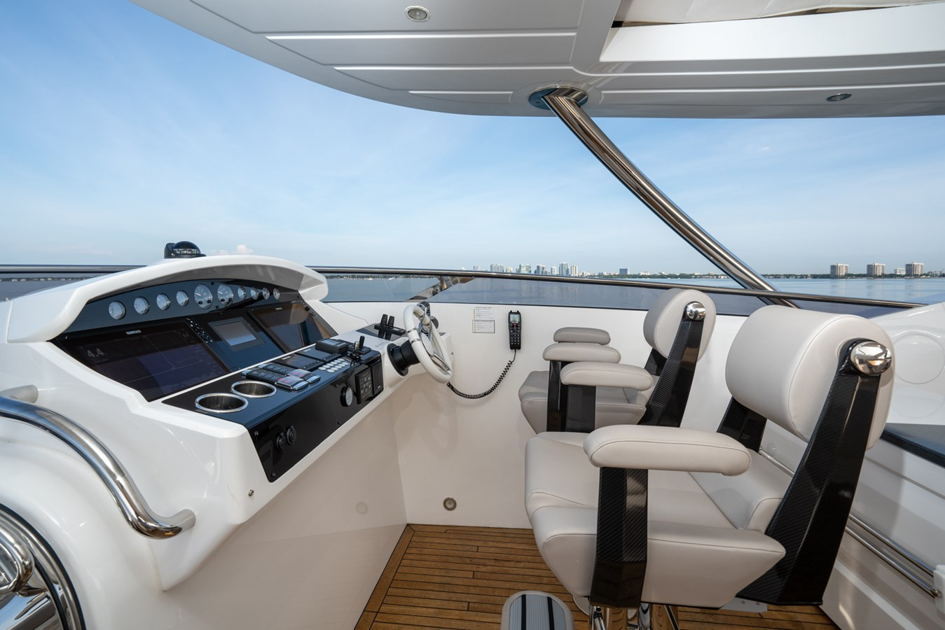 https://arconyachts.ams3.digitaloceanspaces.com/76657/conversions/large_3898340-optimize.jpg