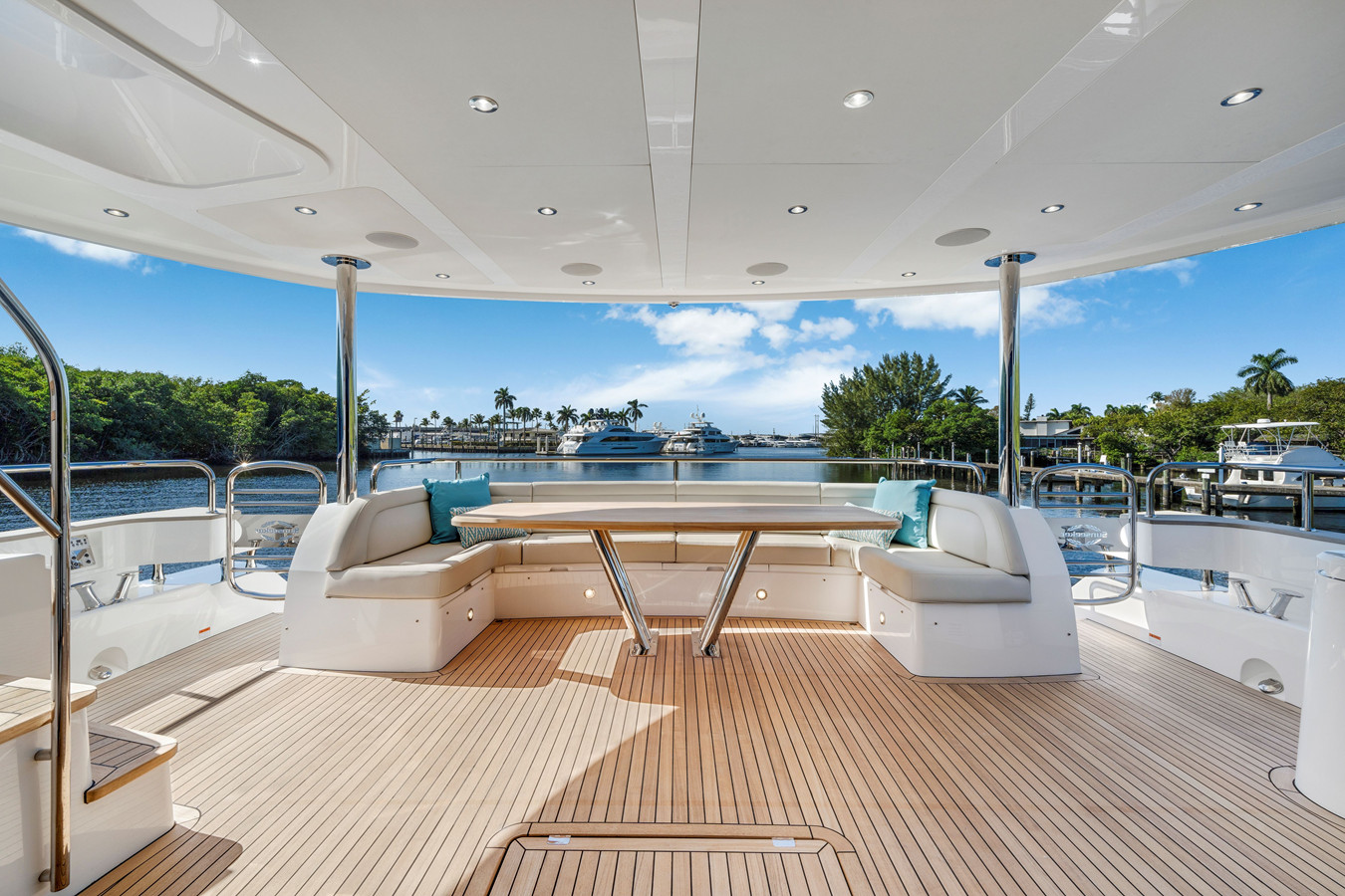https://arconyachts.ams3.digitaloceanspaces.com/76661/conversions/large_4839399-optimize.jpg