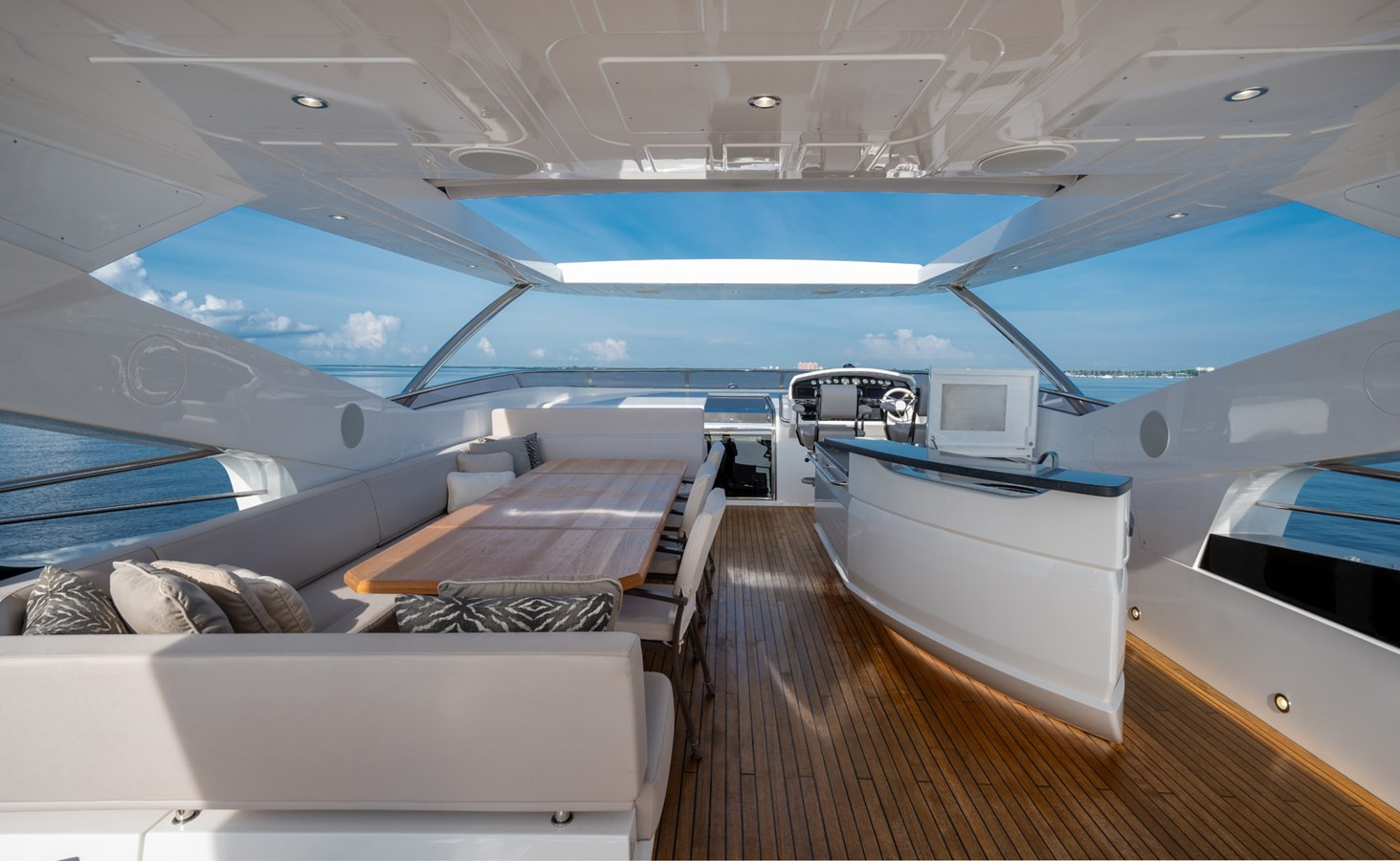 https://arconyachts.ams3.digitaloceanspaces.com/76667/conversions/large_3898344-optimize.jpg