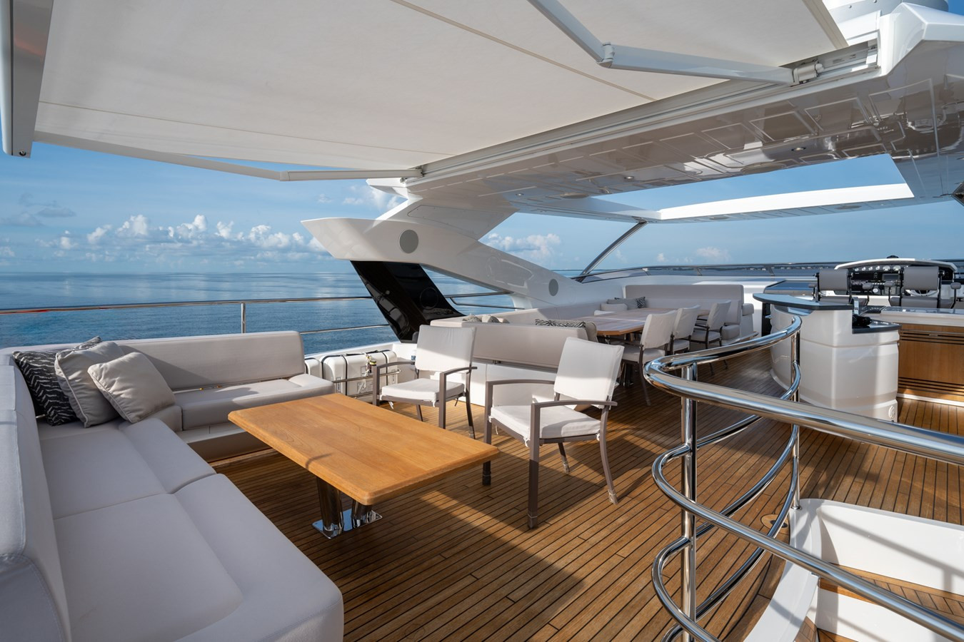 https://arconyachts.ams3.digitaloceanspaces.com/76680/conversions/large_3898349-optimize.jpg