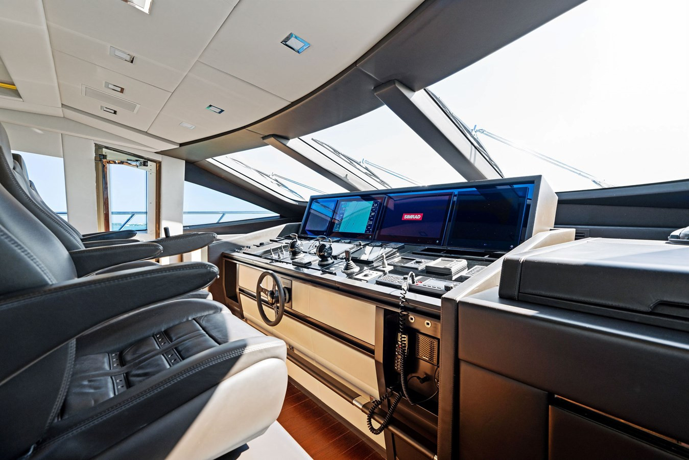 https://arconyachts.ams3.digitaloceanspaces.com/76814/conversions/large_4006839-optimize.jpg