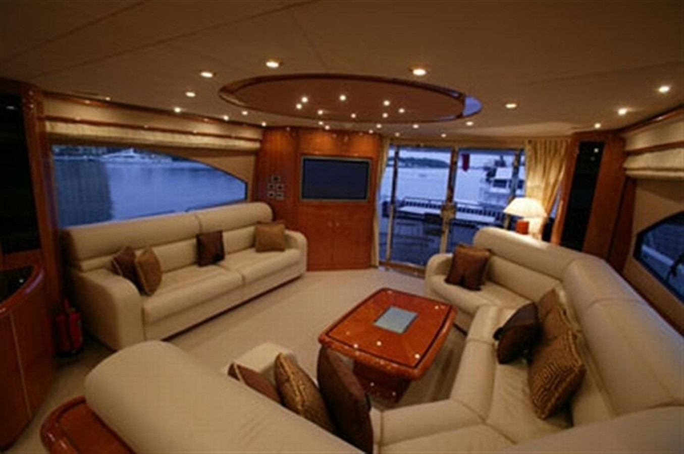 https://arconyachts.ams3.digitaloceanspaces.com/76826/conversions/large_129497-optimize.jpg
