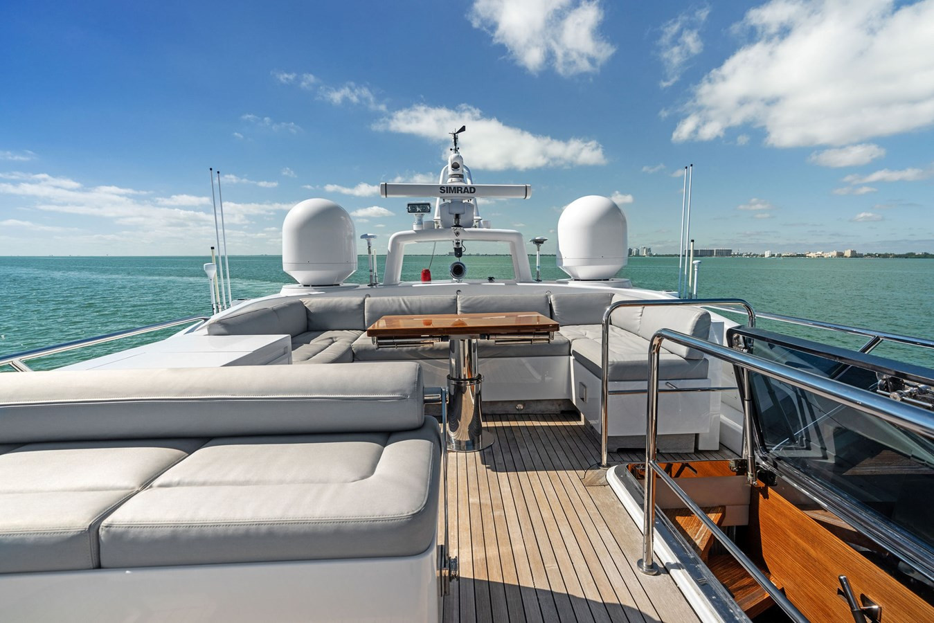 https://arconyachts.ams3.digitaloceanspaces.com/76856/conversions/large_4006854-optimize.jpg