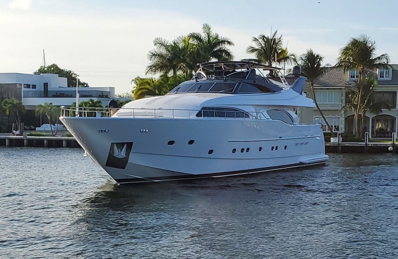 https://arconyachts.ams3.digitaloceanspaces.com/76866/conversions/large_3645623-optimize.jpg