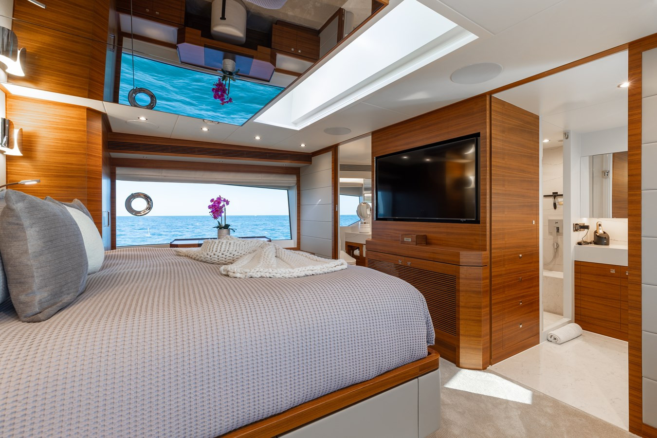 https://arconyachts.ams3.digitaloceanspaces.com/76891/conversions/large_4592021-optimize.jpg