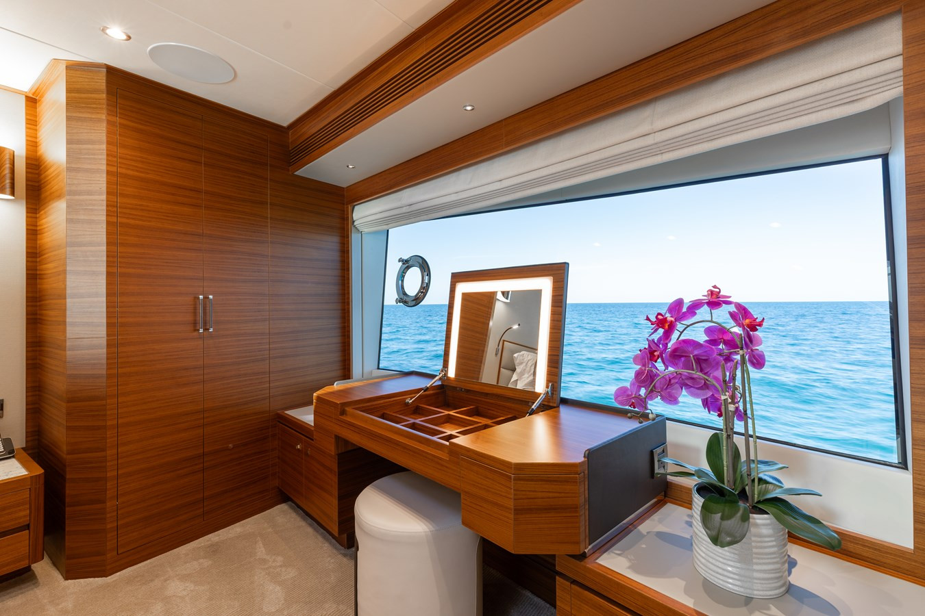 https://arconyachts.ams3.digitaloceanspaces.com/76898/conversions/large_4592023-optimize.jpg