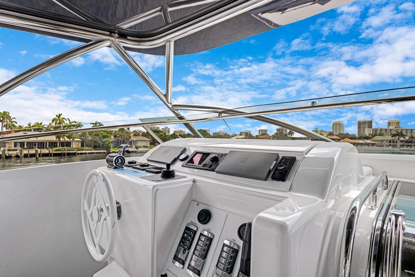 https://arconyachts.ams3.digitaloceanspaces.com/76900/conversions/large_3645637-optimize.jpg