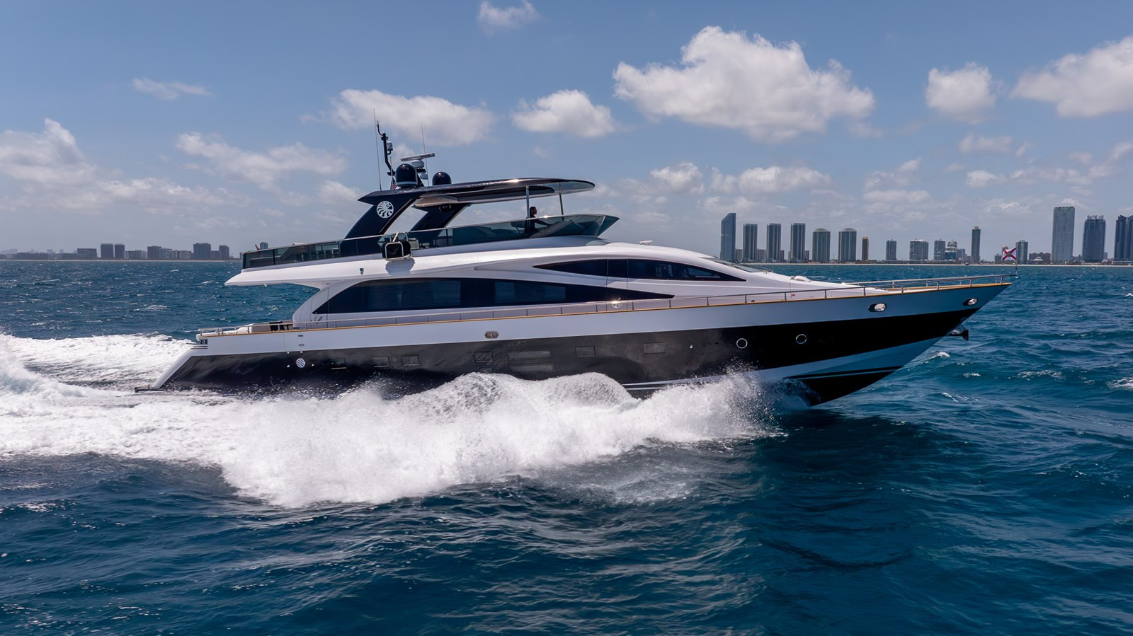https://arconyachts.ams3.digitaloceanspaces.com/76903/conversions/large_4628837-optimize.jpg