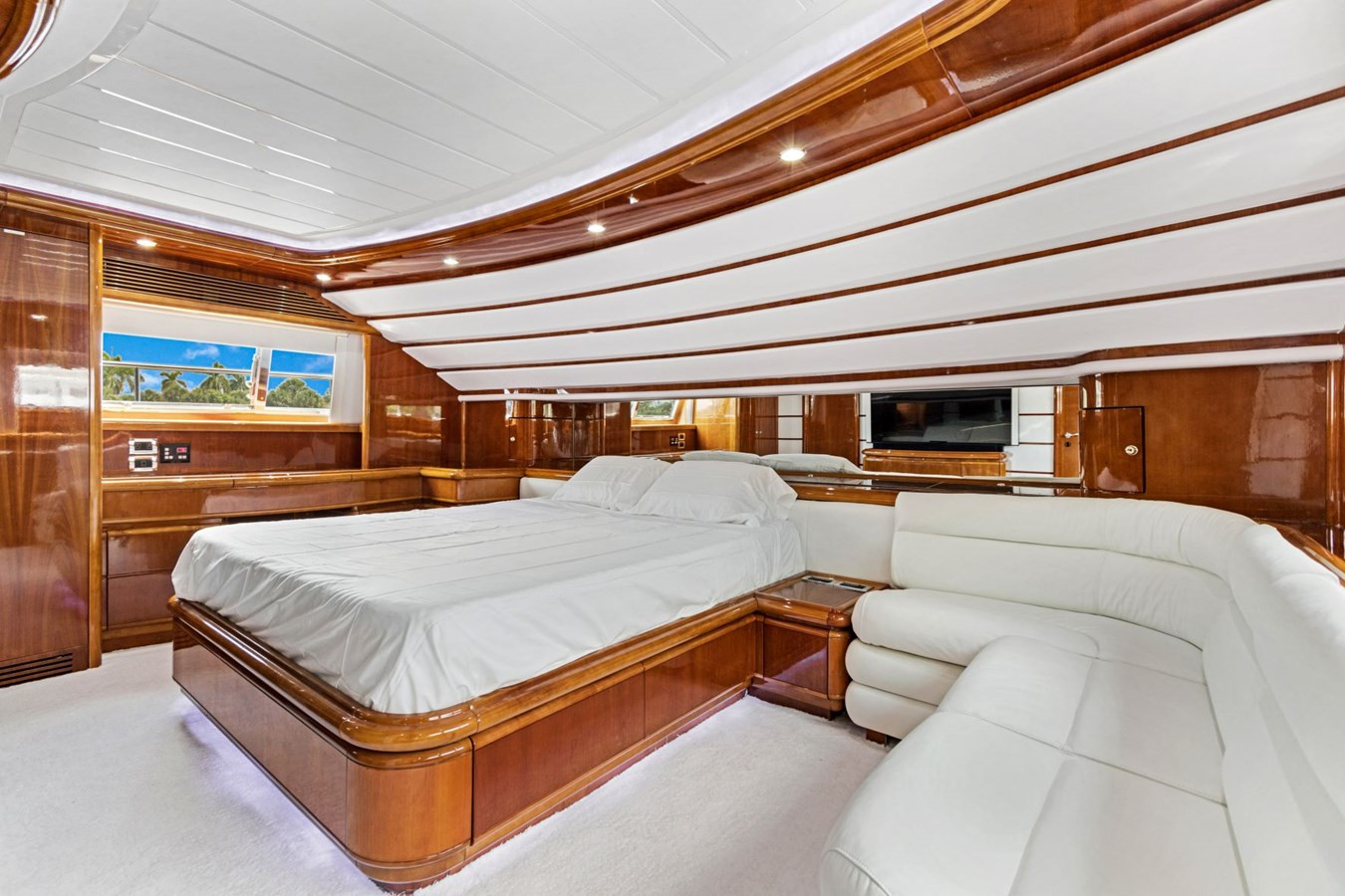 https://arconyachts.ams3.digitaloceanspaces.com/76948/conversions/large_3645655-optimize.jpg