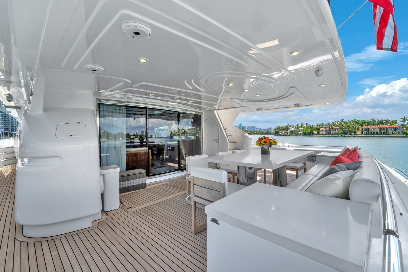 https://arconyachts.ams3.digitaloceanspaces.com/76976/conversions/large_4745439-optimize.jpg