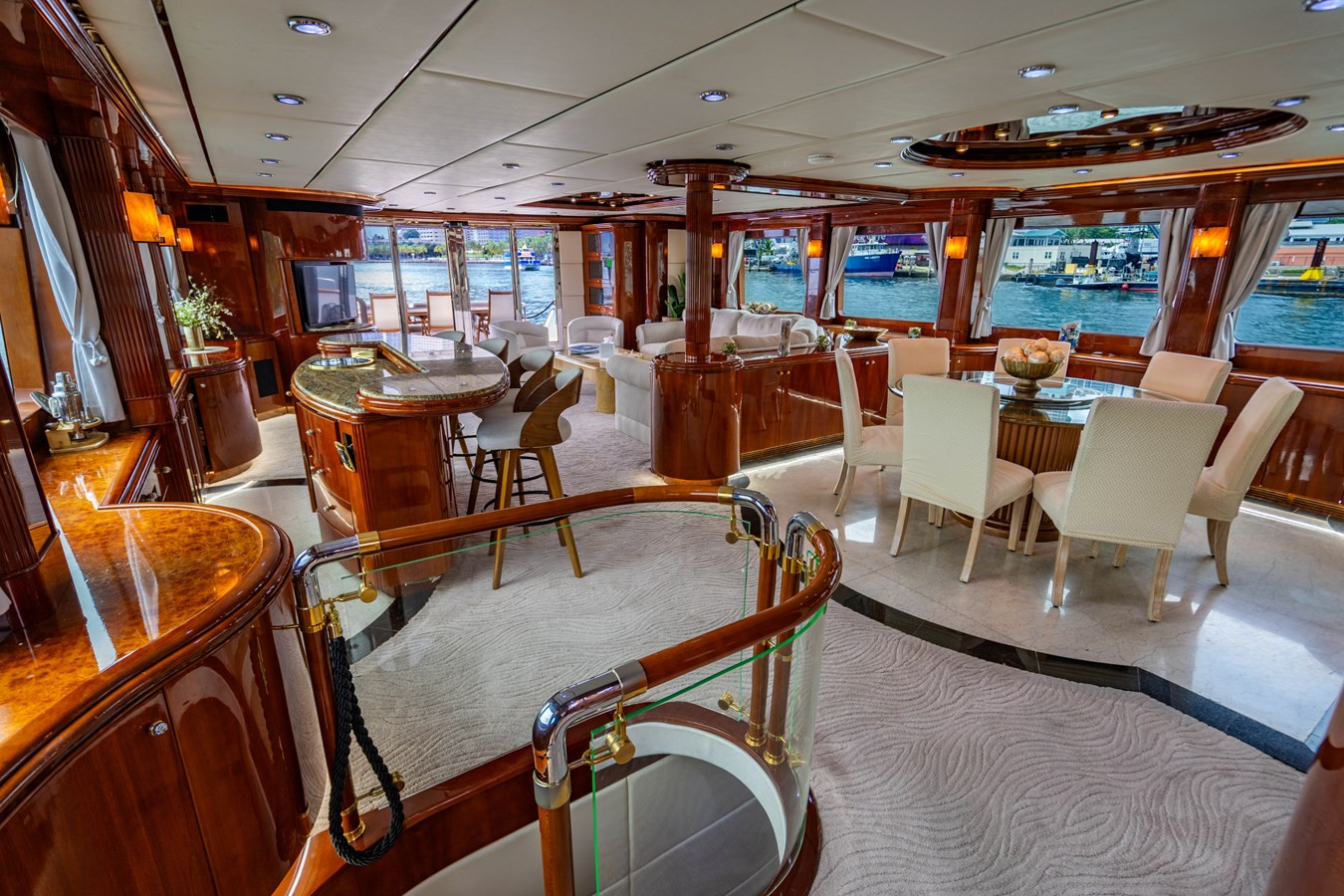 https://arconyachts.ams3.digitaloceanspaces.com/77005/conversions/large_4845276-optimize.jpg