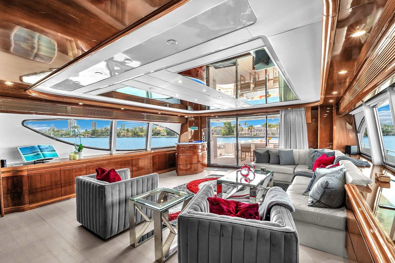 https://arconyachts.ams3.digitaloceanspaces.com/77006/conversions/large_4745449-optimize.jpg