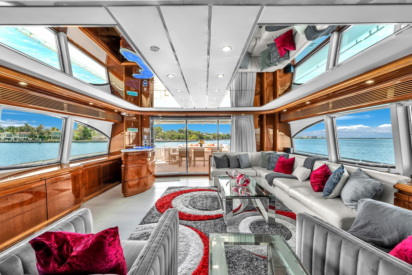 https://arconyachts.ams3.digitaloceanspaces.com/77015/conversions/large_4745452-optimize.jpg