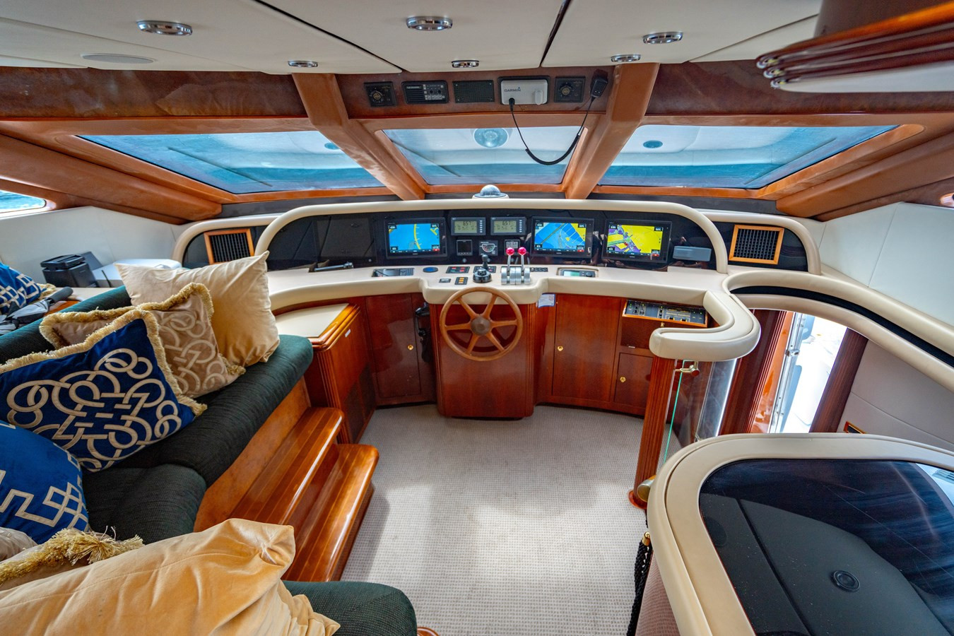 https://arconyachts.ams3.digitaloceanspaces.com/77017/conversions/large_4845279-optimize.jpg