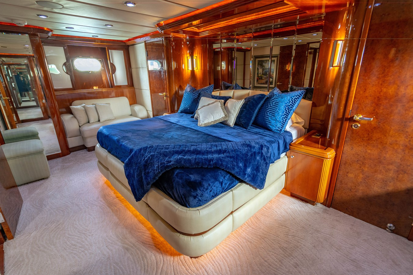https://arconyachts.ams3.digitaloceanspaces.com/77034/conversions/large_4845278-optimize.jpg