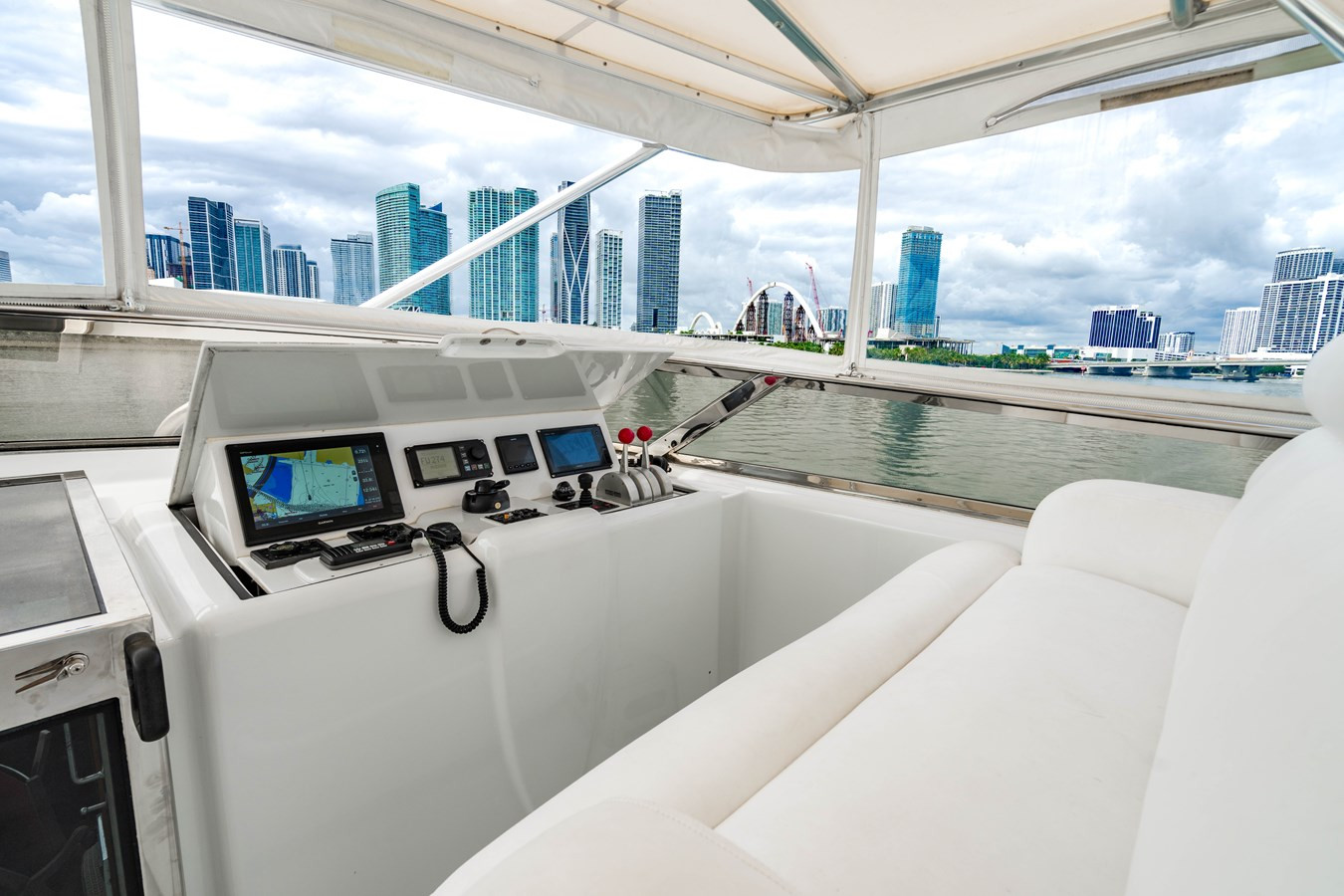 https://arconyachts.ams3.digitaloceanspaces.com/77070/conversions/large_4845481-optimize.jpg