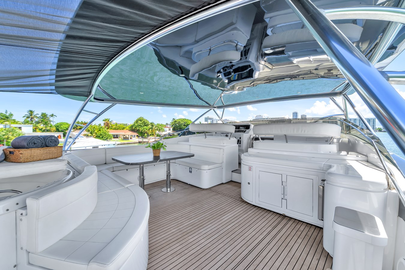 https://arconyachts.ams3.digitaloceanspaces.com/77078/conversions/large_4745473-optimize.jpg