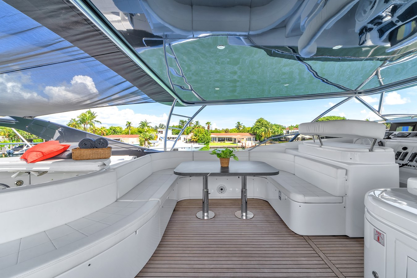 https://arconyachts.ams3.digitaloceanspaces.com/77081/conversions/large_4745474-optimize.jpg