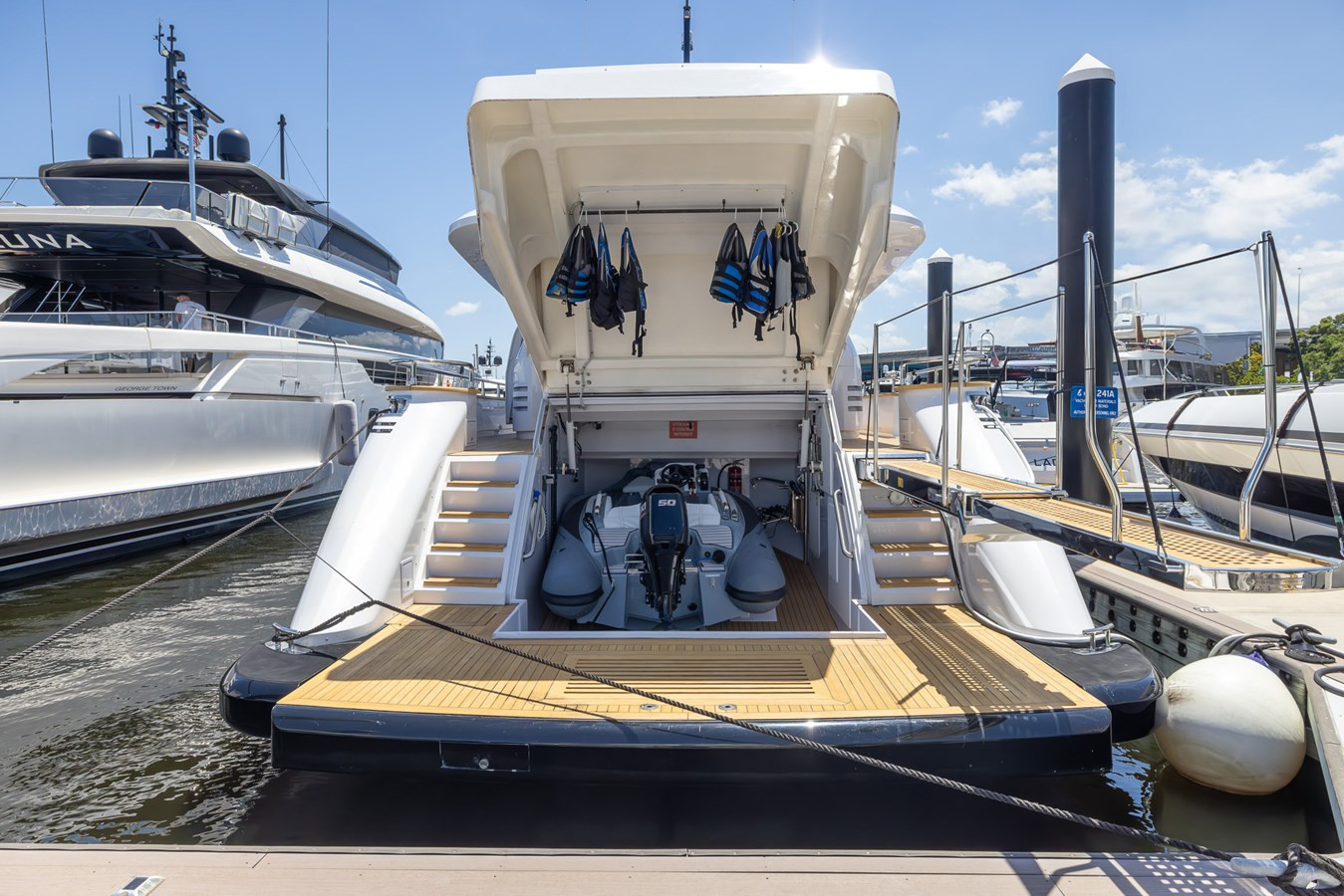https://arconyachts.ams3.digitaloceanspaces.com/77093/conversions/large_4674120-optimize.jpg
