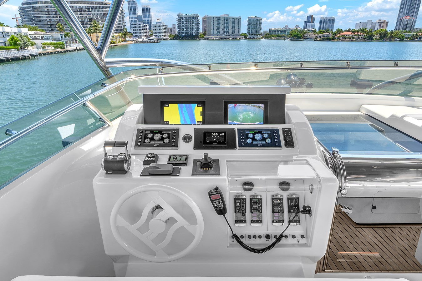 https://arconyachts.ams3.digitaloceanspaces.com/77101/conversions/large_4745482-optimize.jpg