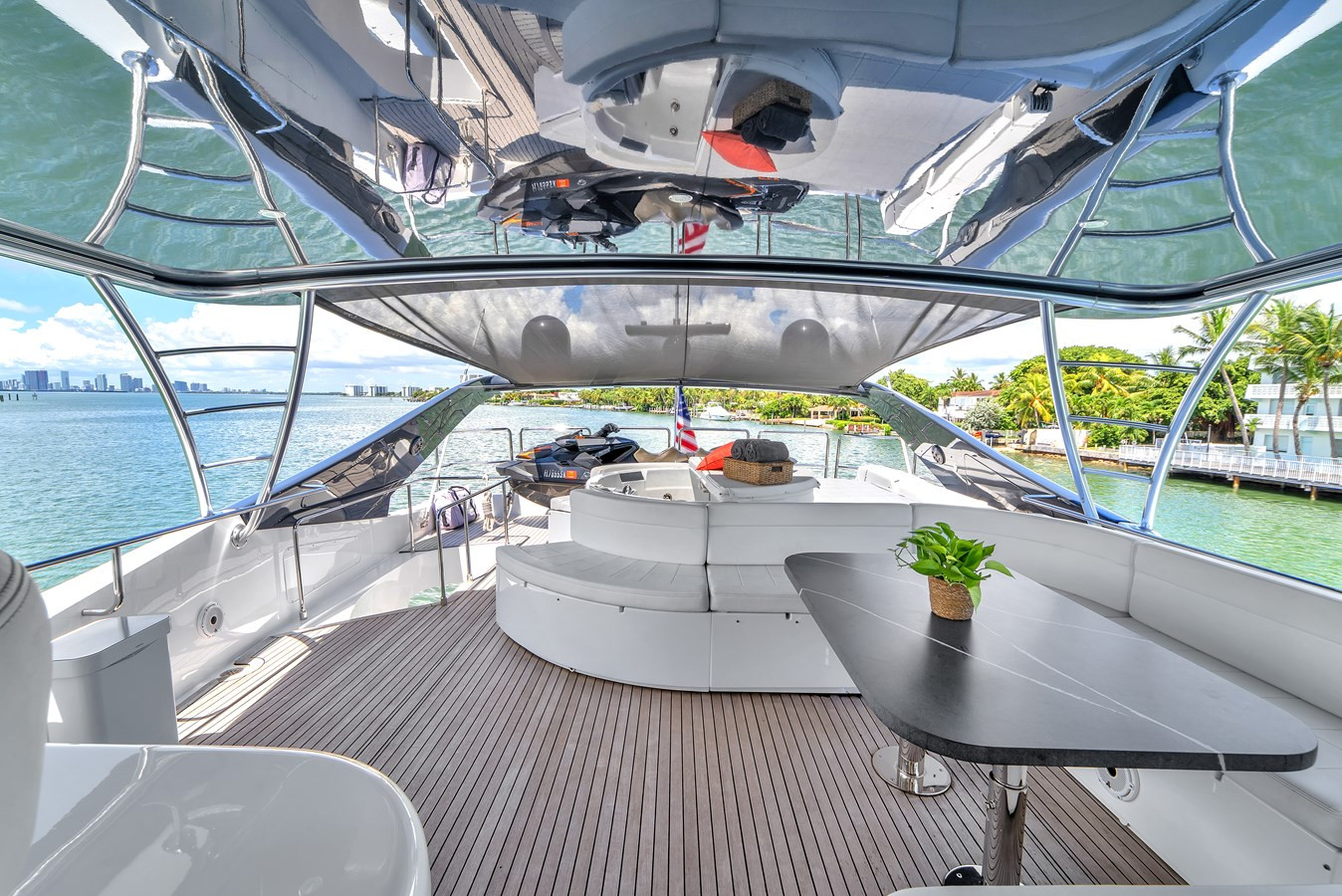 https://arconyachts.ams3.digitaloceanspaces.com/77105/conversions/large_4745484-optimize.jpg