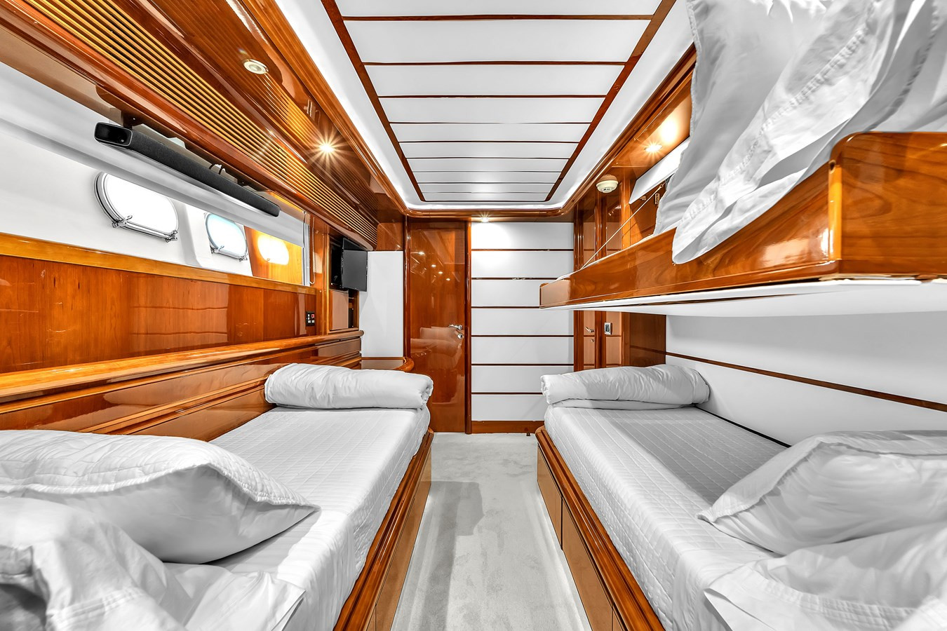 https://arconyachts.ams3.digitaloceanspaces.com/77141/conversions/large_4745496-optimize.jpg