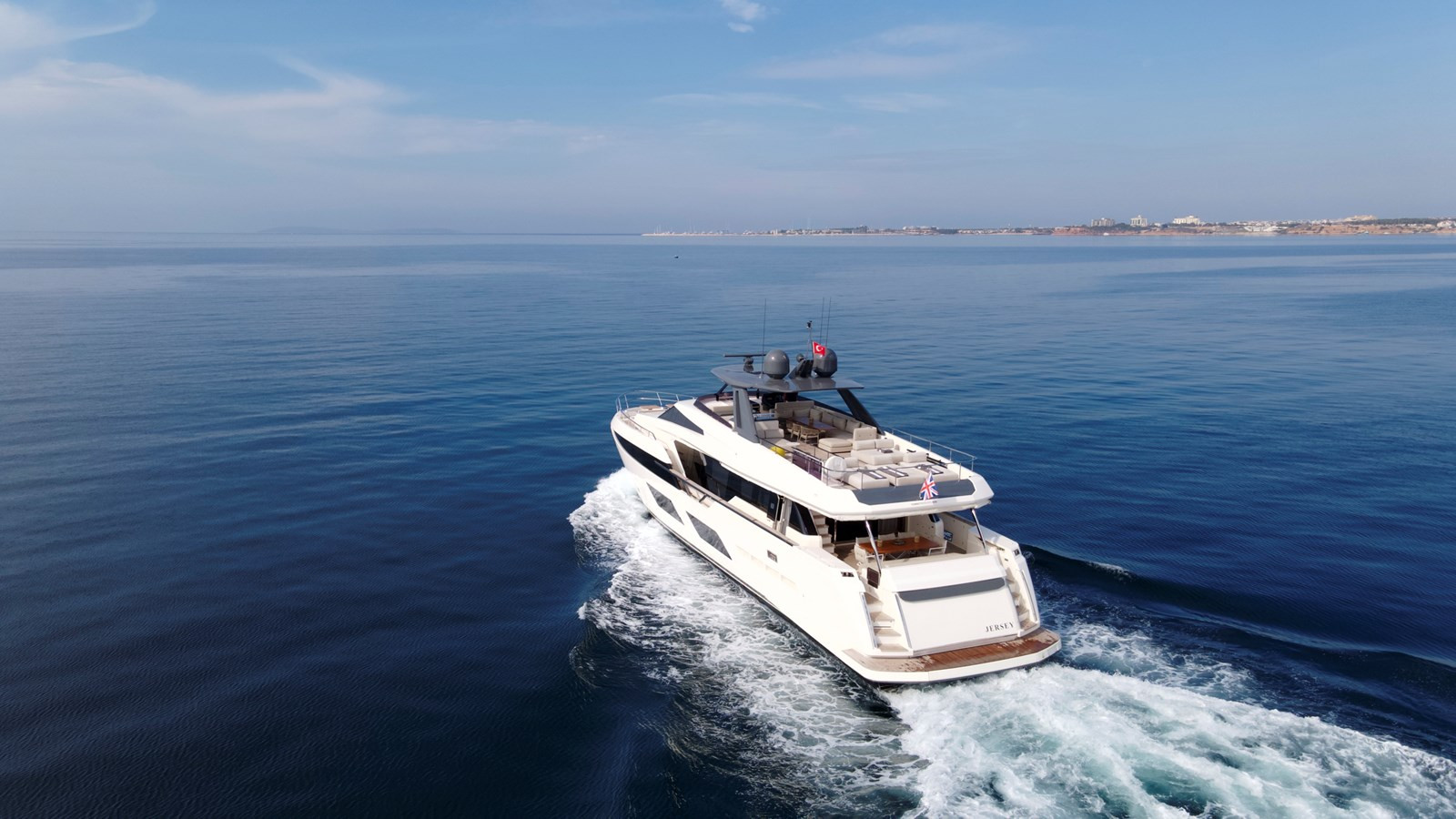 https://arconyachts.ams3.digitaloceanspaces.com/77227/conversions/large_4318799-optimize.jpg