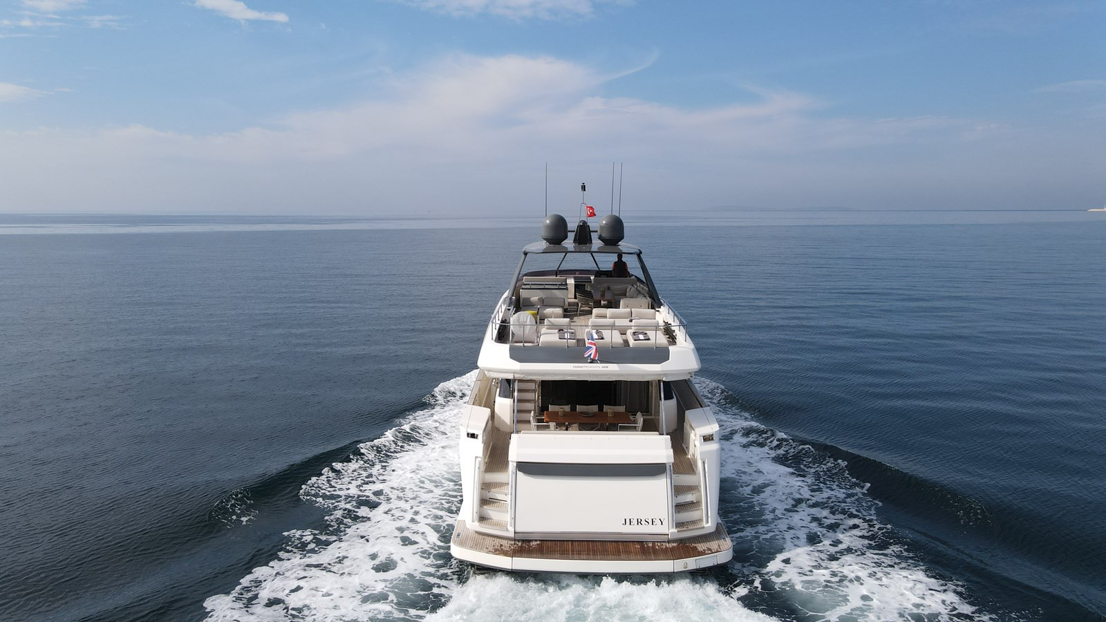 https://arconyachts.ams3.digitaloceanspaces.com/77233/conversions/large_4318801-optimize.jpg
