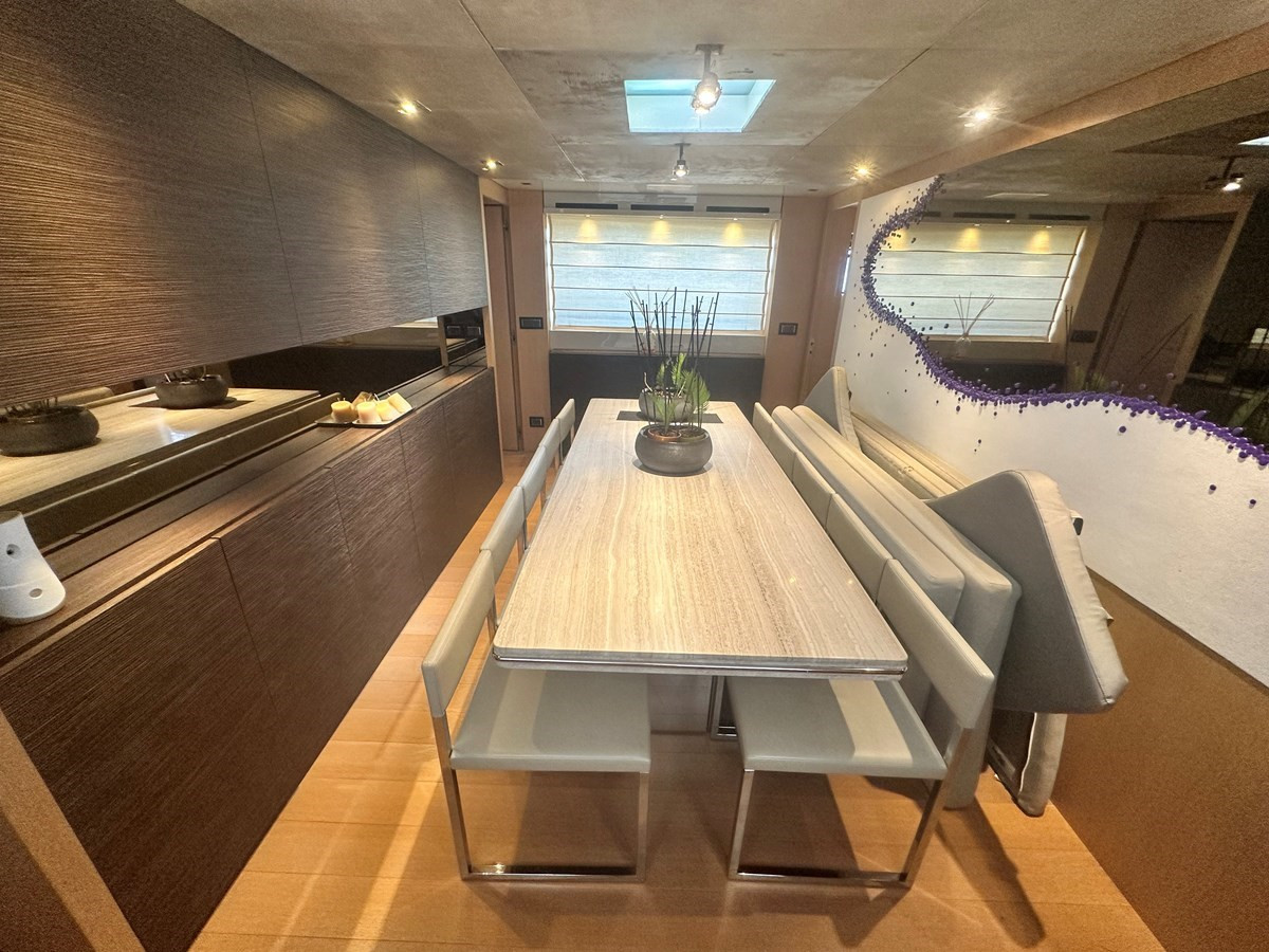 https://arconyachts.ams3.digitaloceanspaces.com/77237/conversions/large_4471339-optimize.jpg