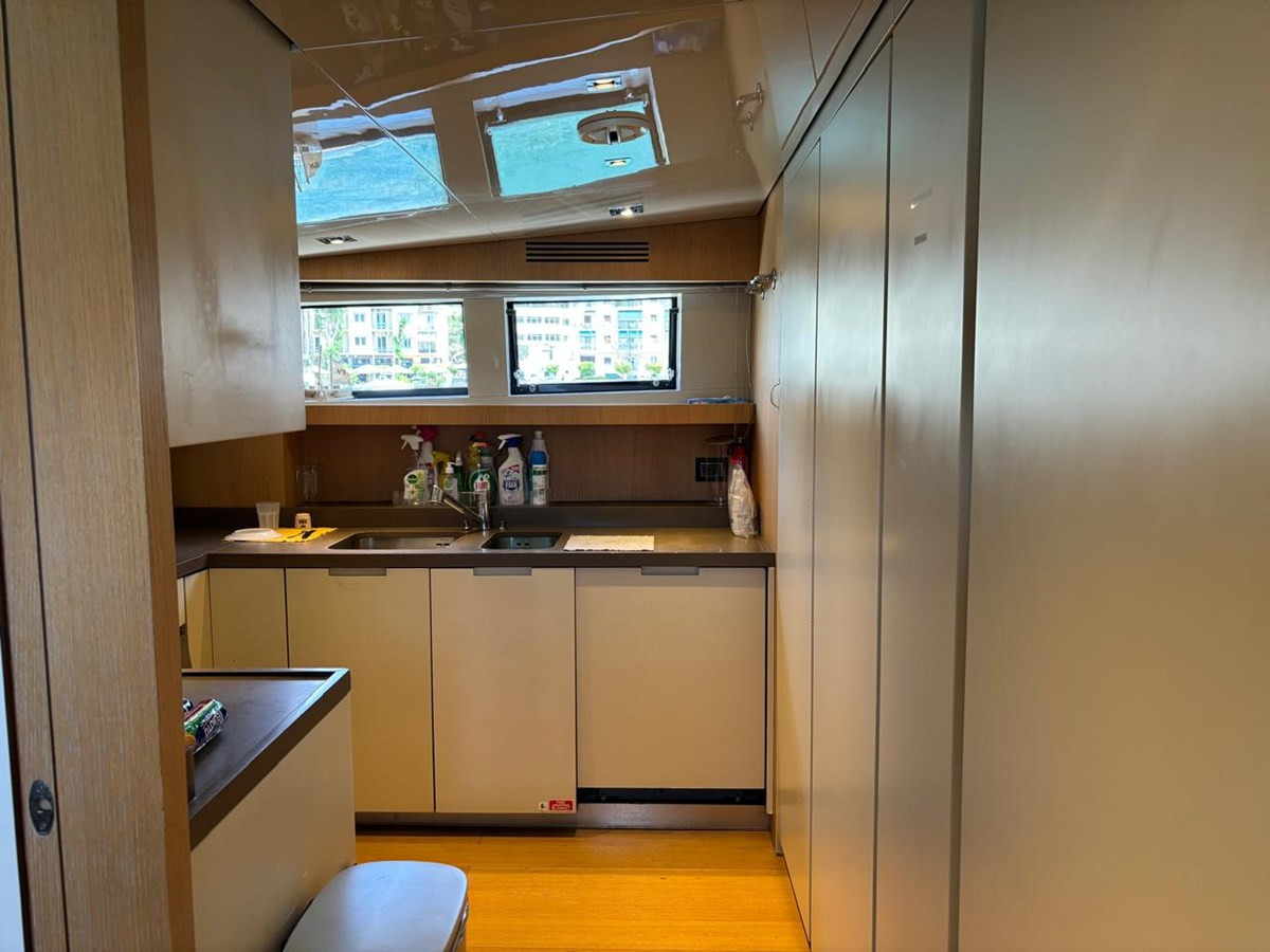 https://arconyachts.ams3.digitaloceanspaces.com/77249/conversions/large_4471343-optimize.jpg