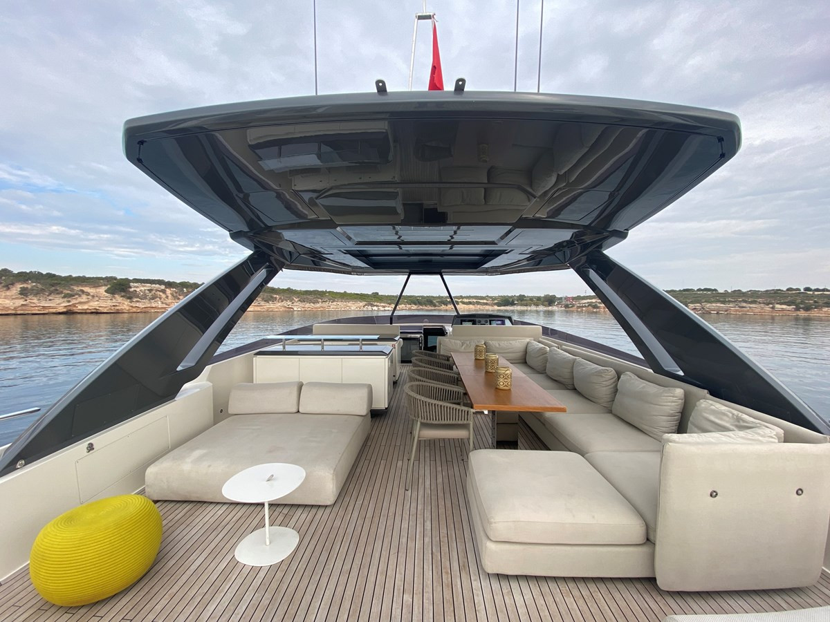 https://arconyachts.ams3.digitaloceanspaces.com/77259/conversions/large_4318810-optimize.jpg