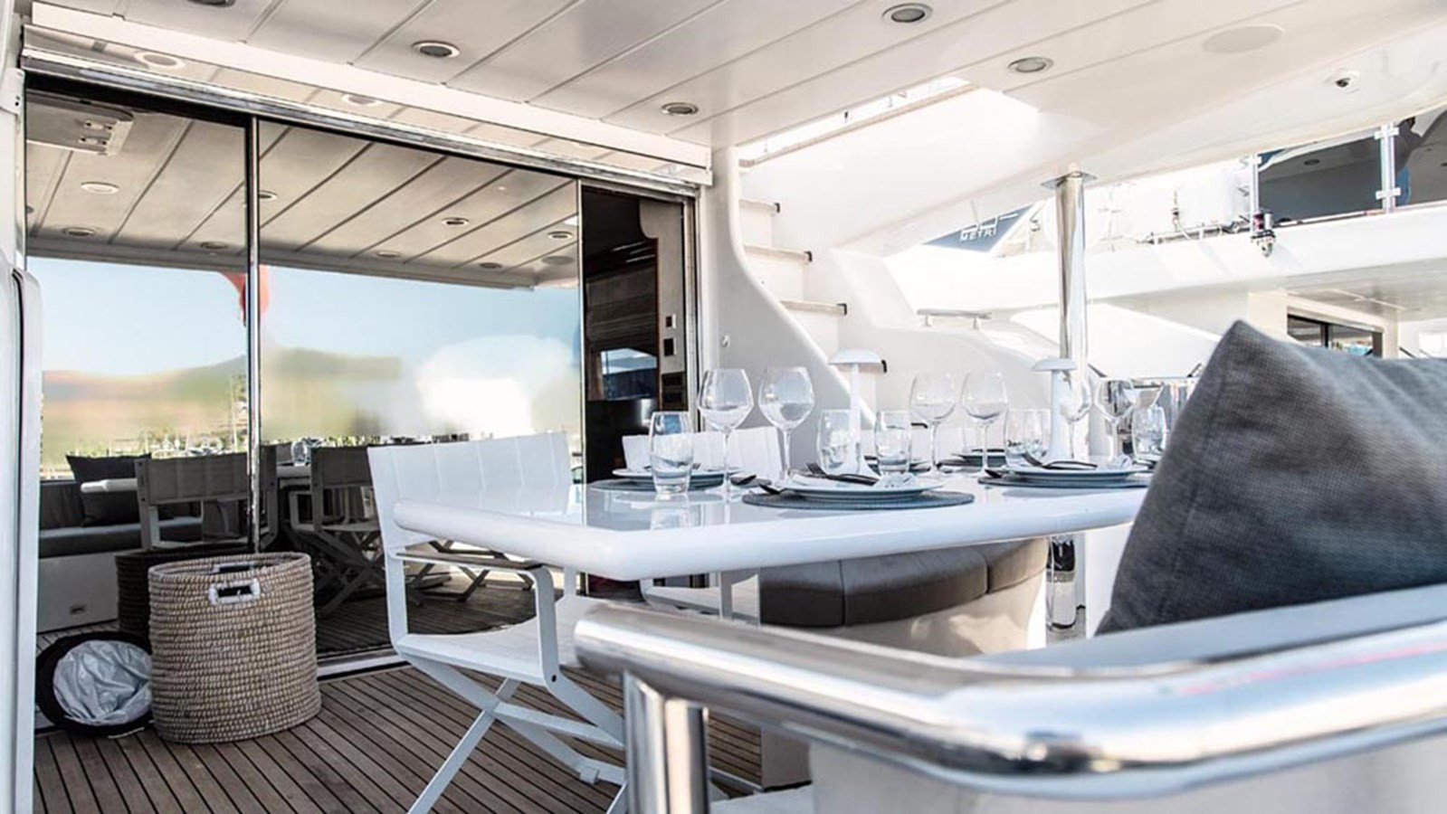 https://arconyachts.ams3.digitaloceanspaces.com/77318/conversions/large_3964884-optimize.jpg