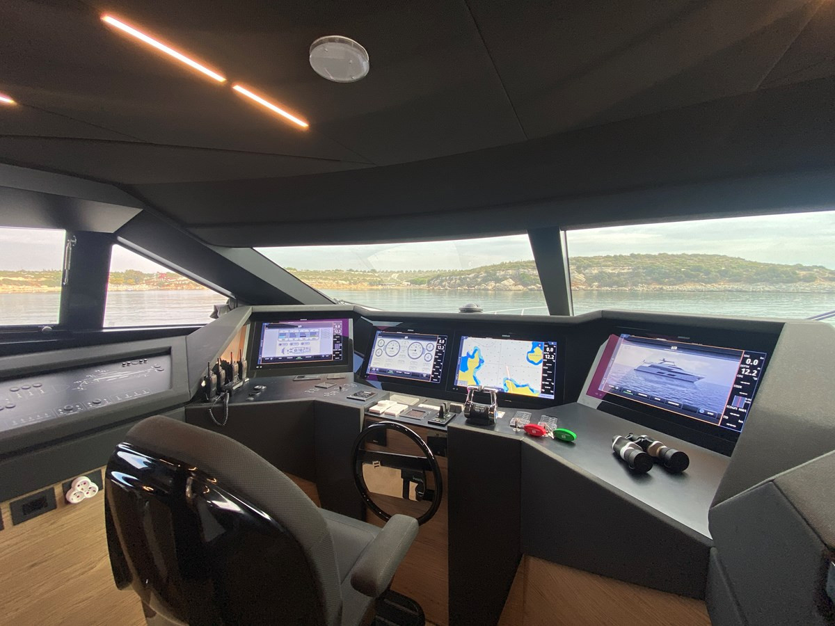 https://arconyachts.ams3.digitaloceanspaces.com/77346/conversions/large_4318840-optimize.jpg