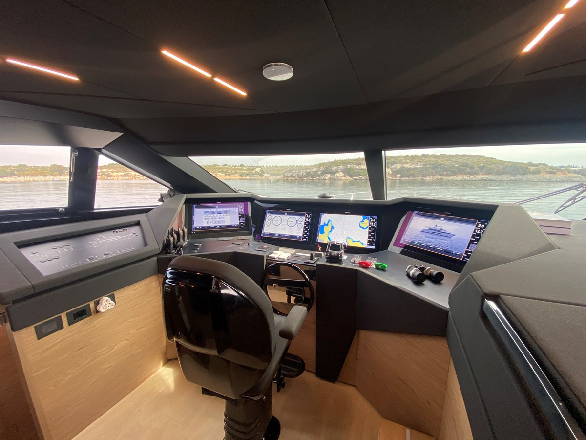 https://arconyachts.ams3.digitaloceanspaces.com/77349/conversions/large_4318842-optimize.jpg