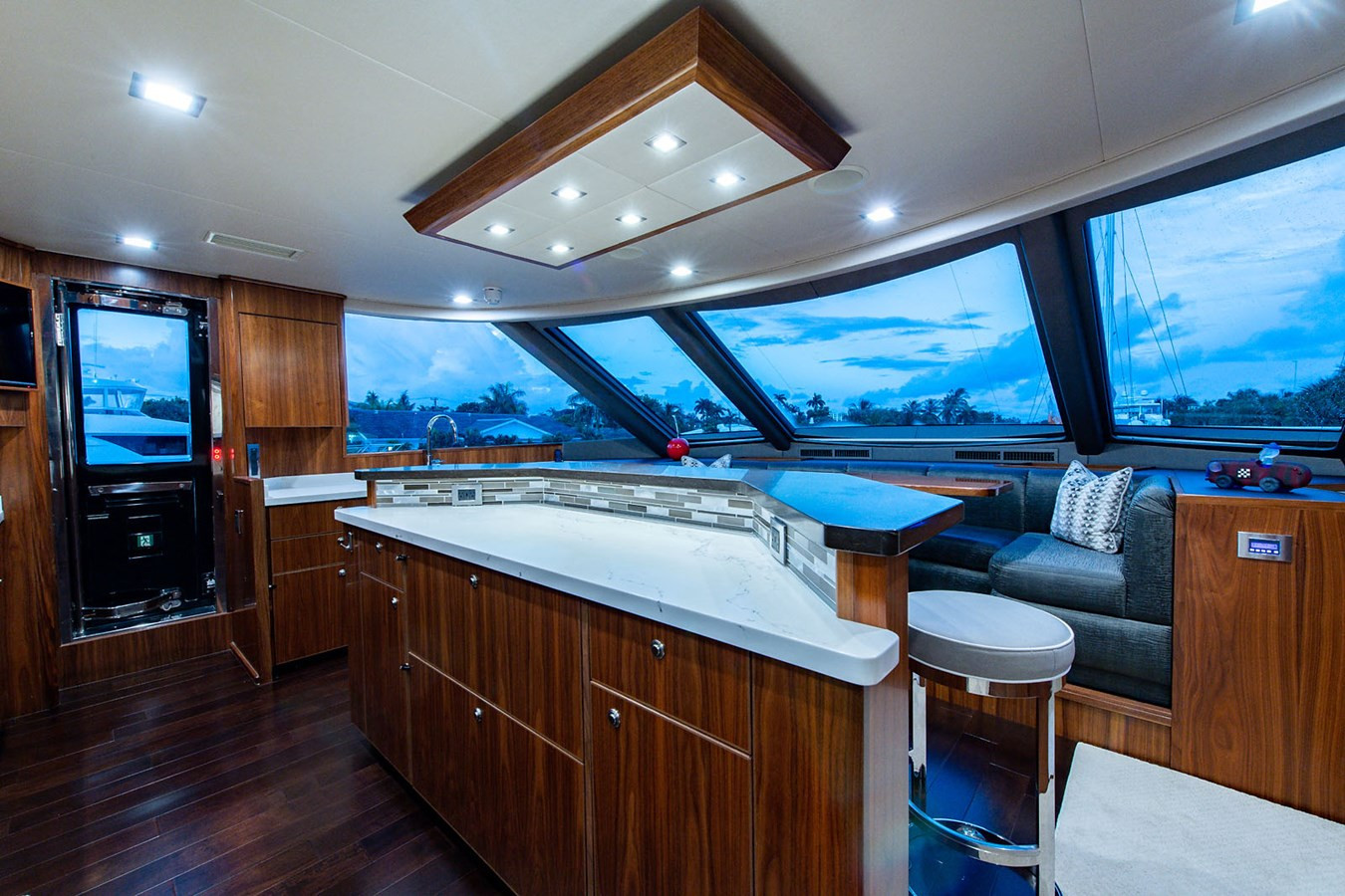 https://arconyachts.ams3.digitaloceanspaces.com/77431/conversions/large_4283824-optimize.jpg