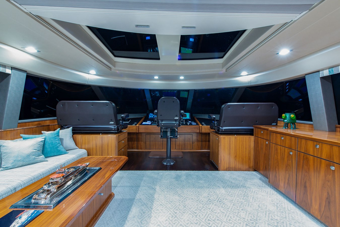 https://arconyachts.ams3.digitaloceanspaces.com/77519/conversions/large_4283857-optimize.jpg