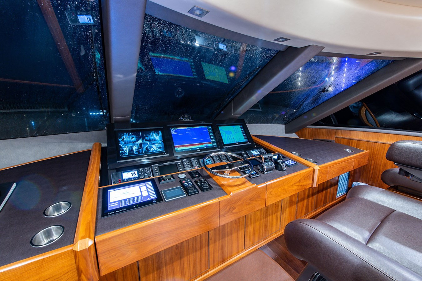 https://arconyachts.ams3.digitaloceanspaces.com/77536/conversions/large_4283863-optimize.jpg