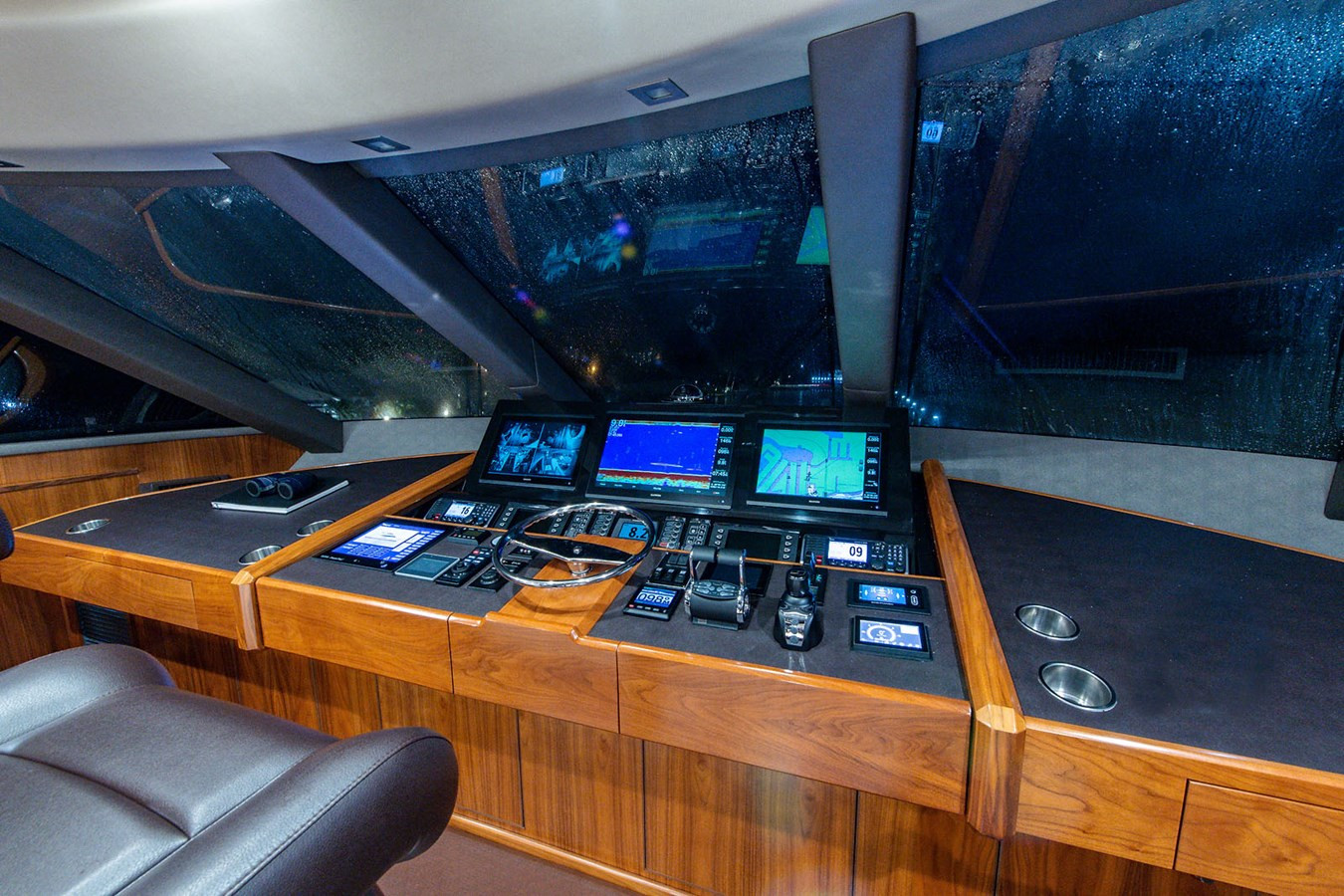 https://arconyachts.ams3.digitaloceanspaces.com/77539/conversions/large_4283864-optimize.jpg