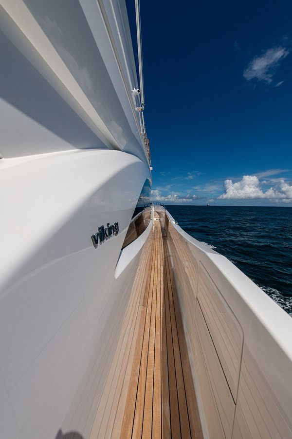 https://arconyachts.ams3.digitaloceanspaces.com/77570/conversions/large_4283875-optimize.jpg