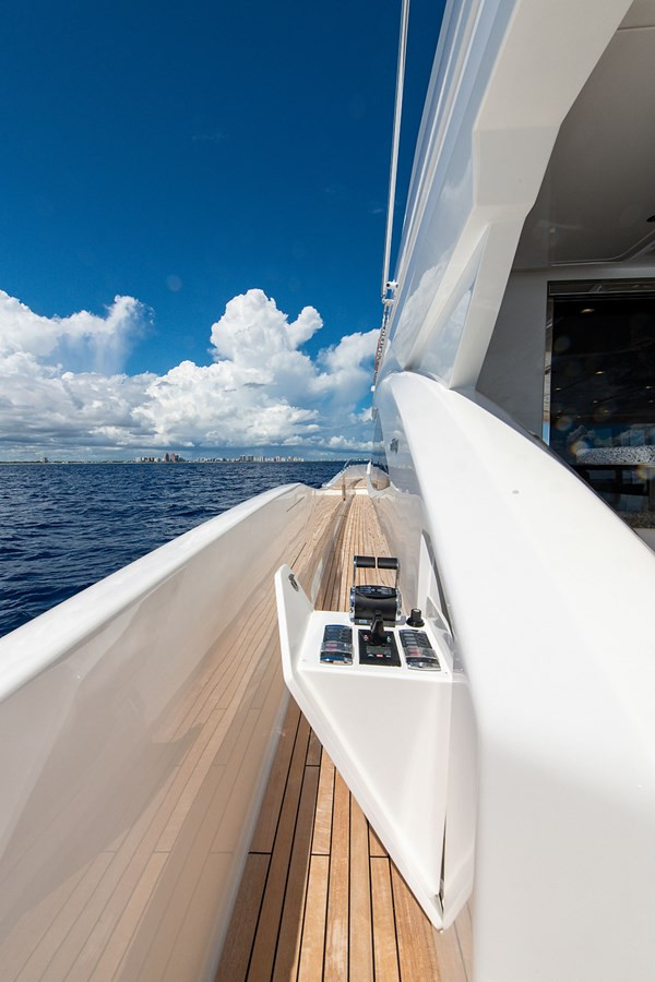 https://arconyachts.ams3.digitaloceanspaces.com/77573/conversions/large_4283876-optimize.jpg